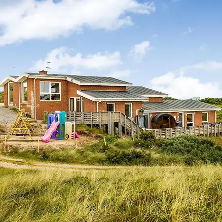 Family-friendly With Indoor Pool And Outdoor 100 Meters From The North Sea Ringkøbing