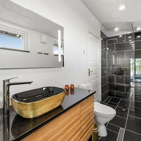 Family-friendly With Indoor Pool And Outdoor 100 Meters From The North Sea *