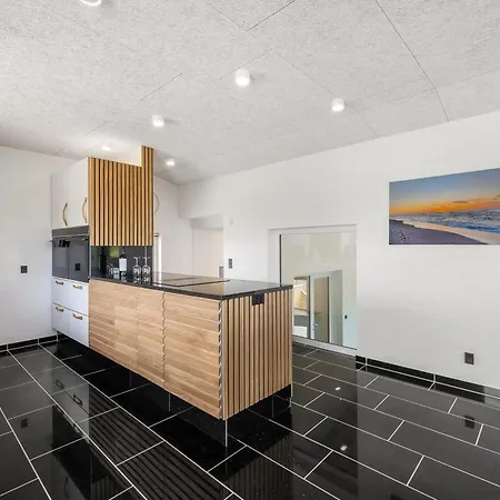 Family-friendly With Indoor Pool And Outdoor 100 Meters From The North Sea *